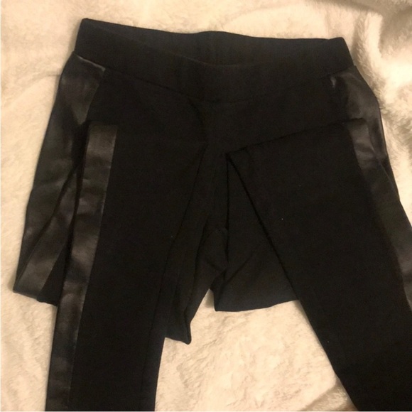 Black Leggings with Side Stripe - Picture 3 of 3